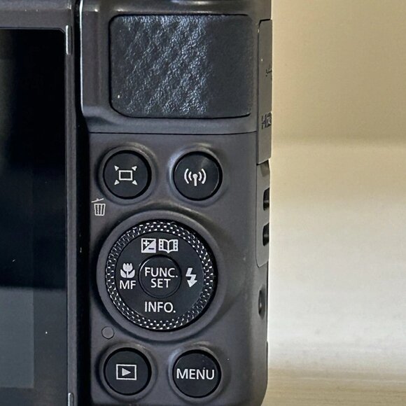 Canon PowerShot SX730 HS Digital Camera – 20.3MP – 40x Optical Zoom – 3" Tilt LC - Picture 8 of 9